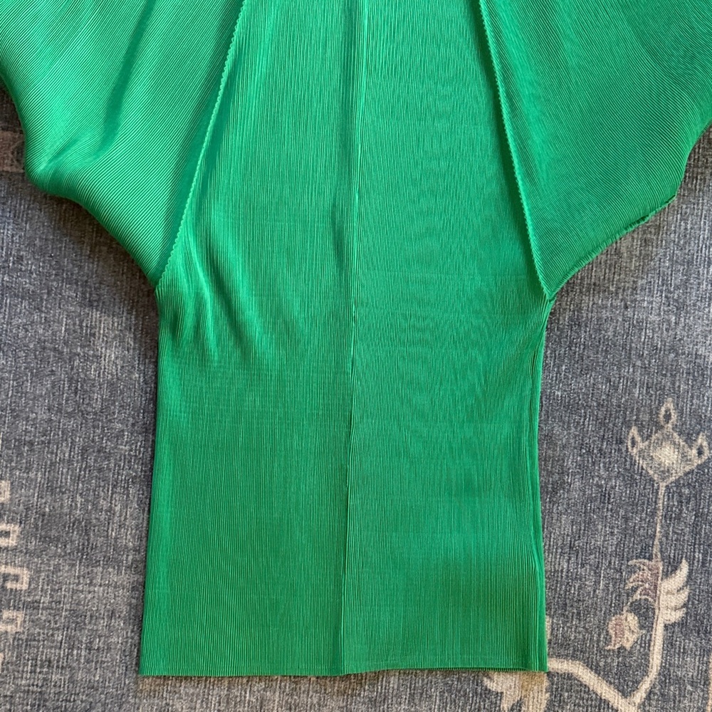 Green V-Neck Dolman Midi Dress - Picture 6 of 9